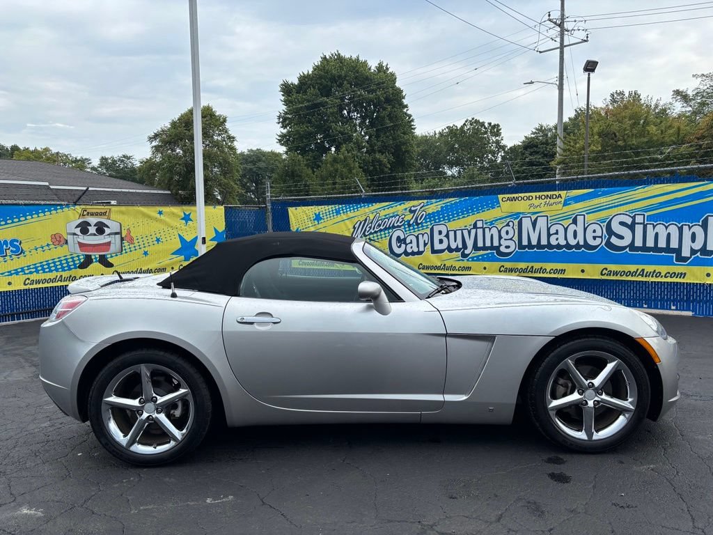 Used 2009 Saturn Sky RWD image 2