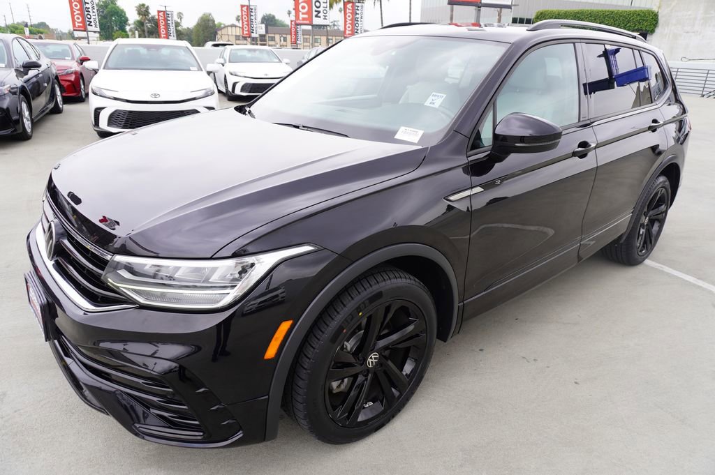 Used 2023 Volkswagen Tiguan SE R-Line image 4
