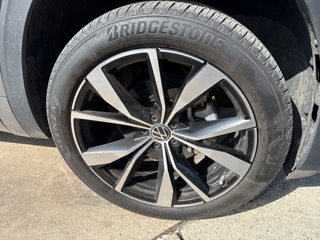 Used 2024 Volkswagen Atlas SEL Premium R-Line image 24