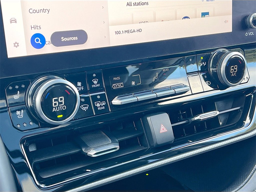 Used 2023 Toyota Highlander Platinum image 15