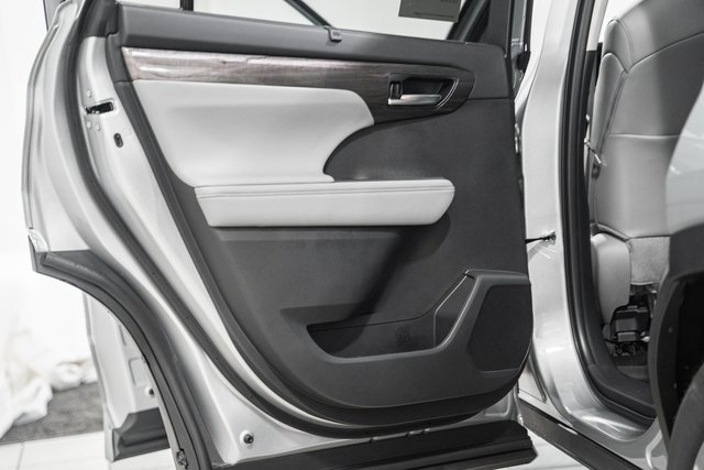 New 2025 Toyota Highlander Platinum image 39