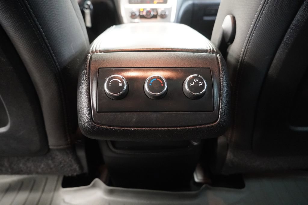 Used 2013 GMC Acadia SLE image 30