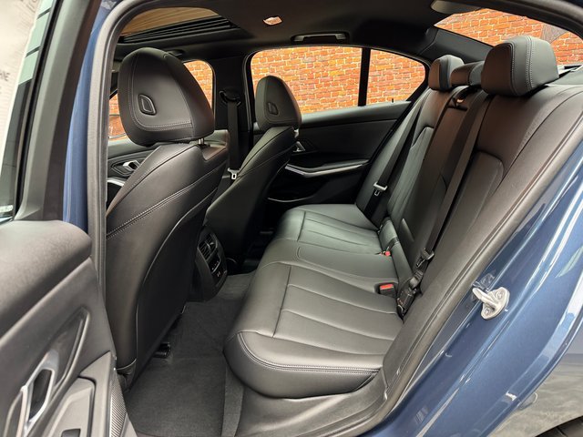 Used 2026 BMW 330i Sedan w/ M Sport Package RWD image 23