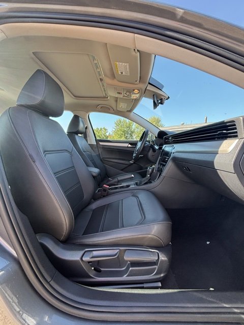 Used 2021 Volkswagen Passat 2.0T SE image 13