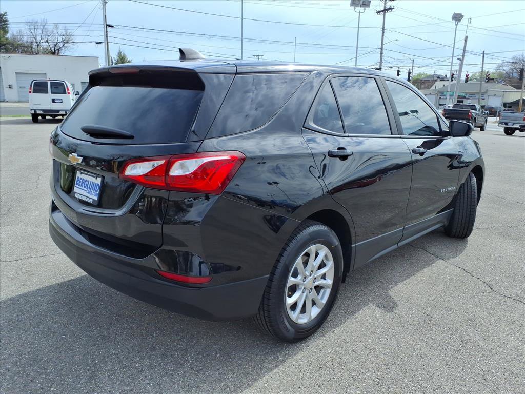Used 2021 Chevrolet Equinox LS w/ LS Convenience Package image 4