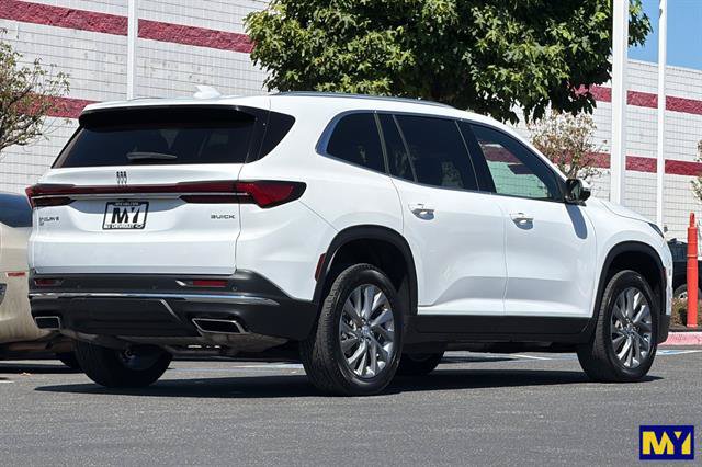 Used 2025 Buick Enclave Preferred AWD/4WD image 4