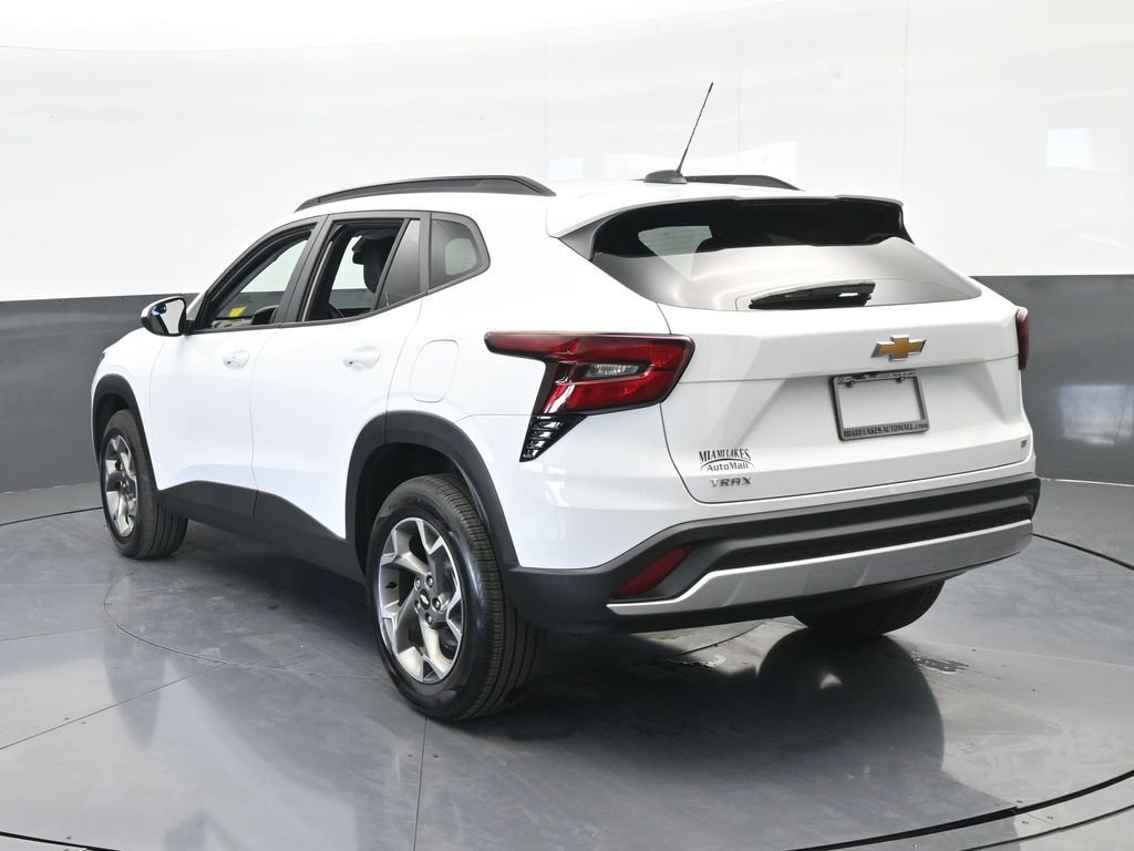 Used 2025 Chevrolet Trax LT w/ LT Convenience Package image 4