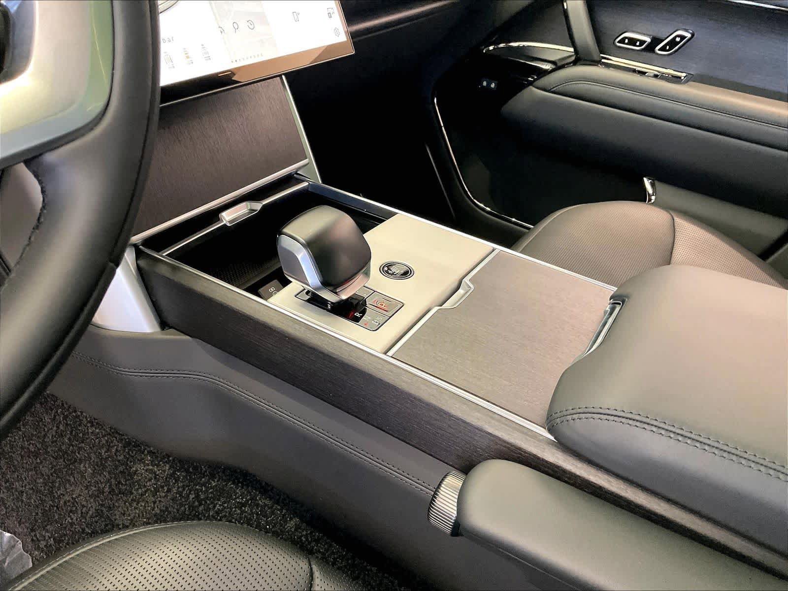 New 2026 Land Rover Range Rover SV AWD/4WD image 9