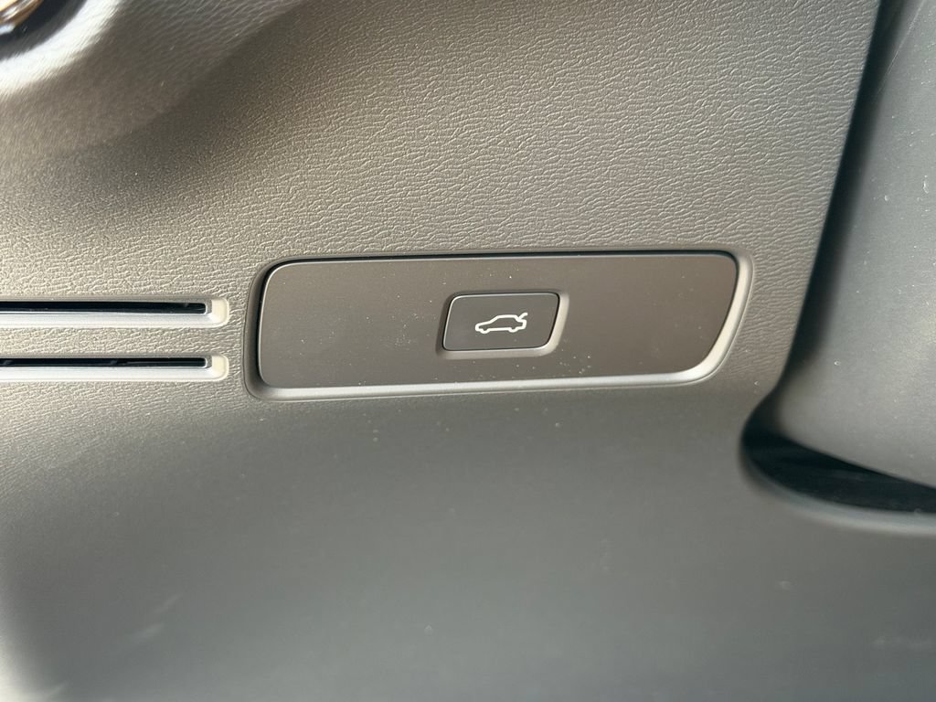 New 2026 Volvo XC40 B5 Core w/ Climate Package AWD/4WD image 31