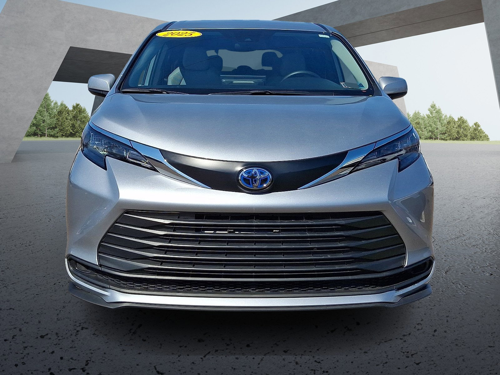 Used 2025 Toyota Sienna LE FWD video 2