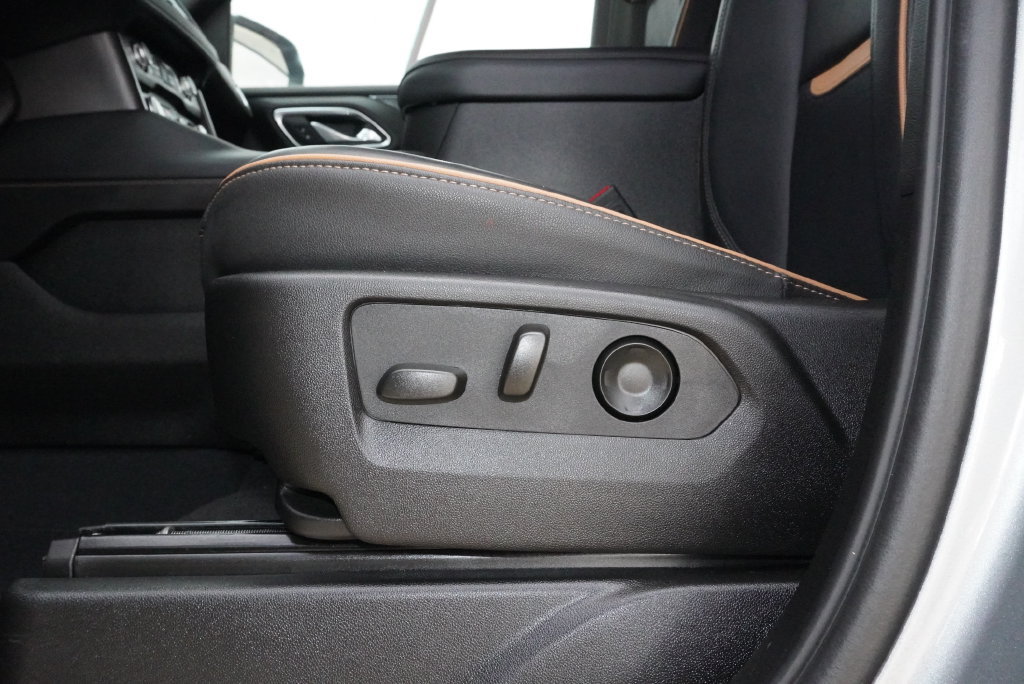 Used 2024 GMC Yukon XL AT4 w/ AT4 Premium Package AWD/4WD image 31