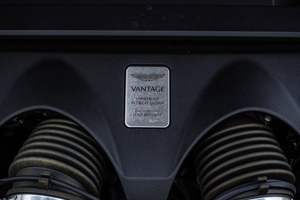 Used 2025 Aston Martin V8 Vantage Coupe image 35