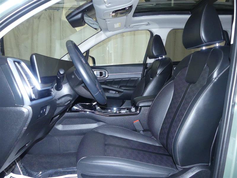 Used 2025 Kia Sorento SX AWD/4WD image 26