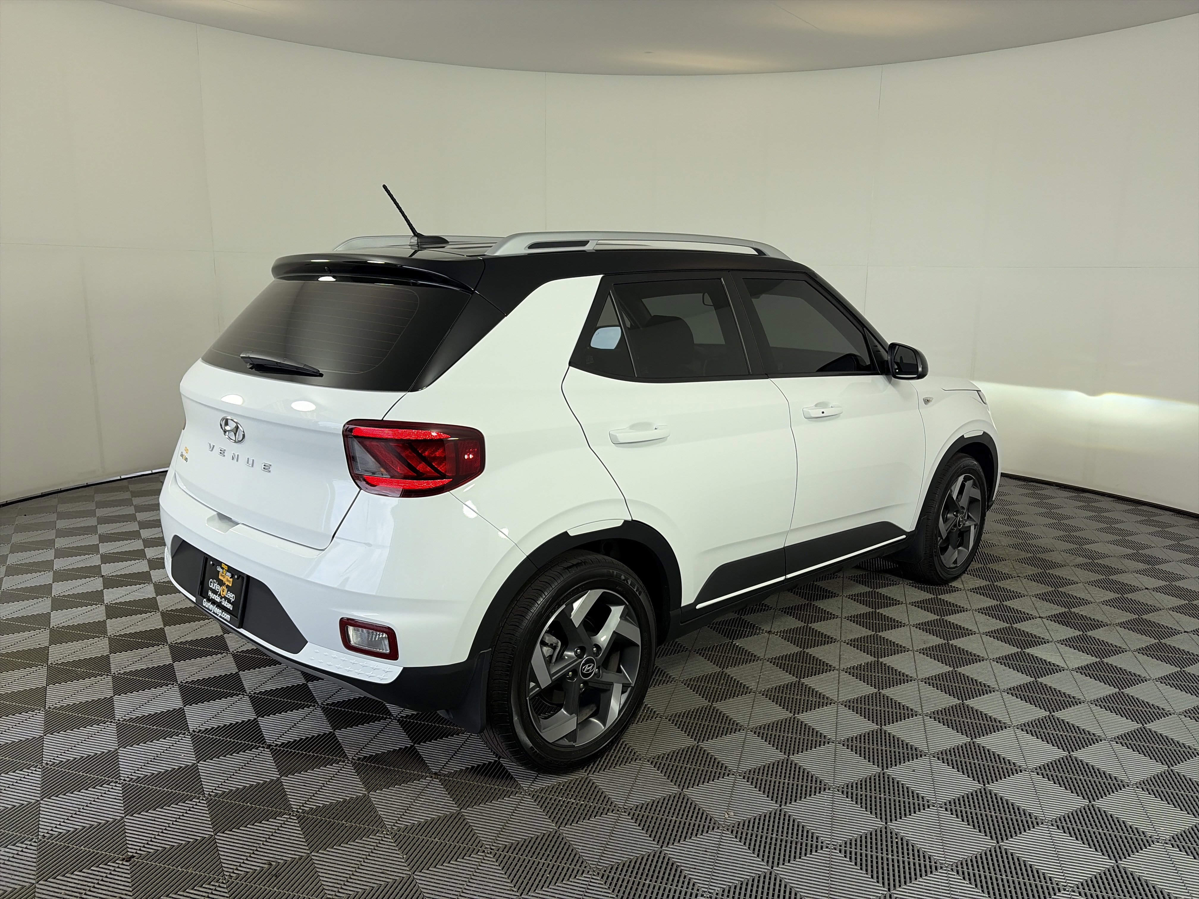 Used 2025 Hyundai Venue Limited image 7