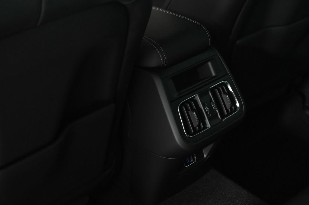 New 2025 Maserati Grecale GT image 17