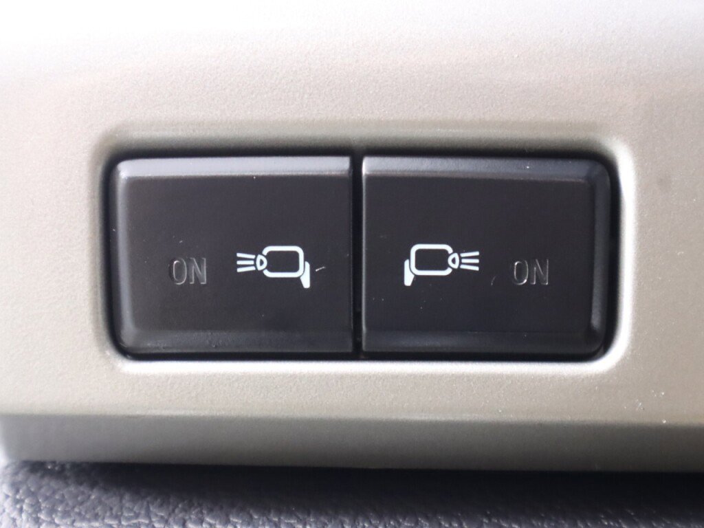 Used 2018 Ford F150 Lariat w/ Equipment Group 501A Mid image 11