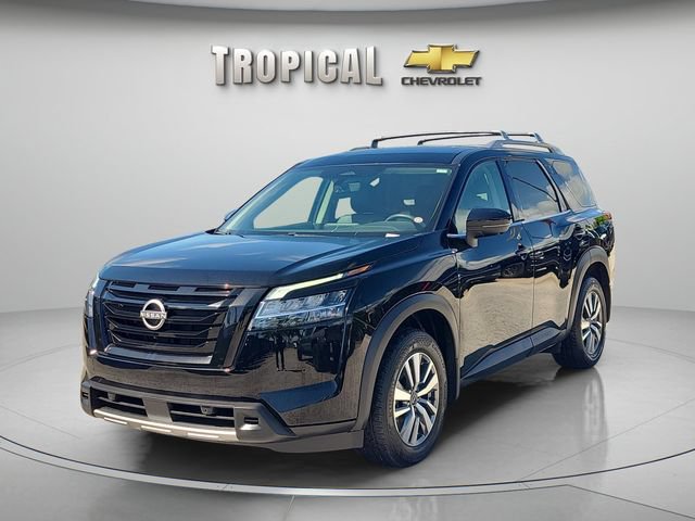 Used 2024 Nissan Pathfinder SL w/ Black Appearance Package