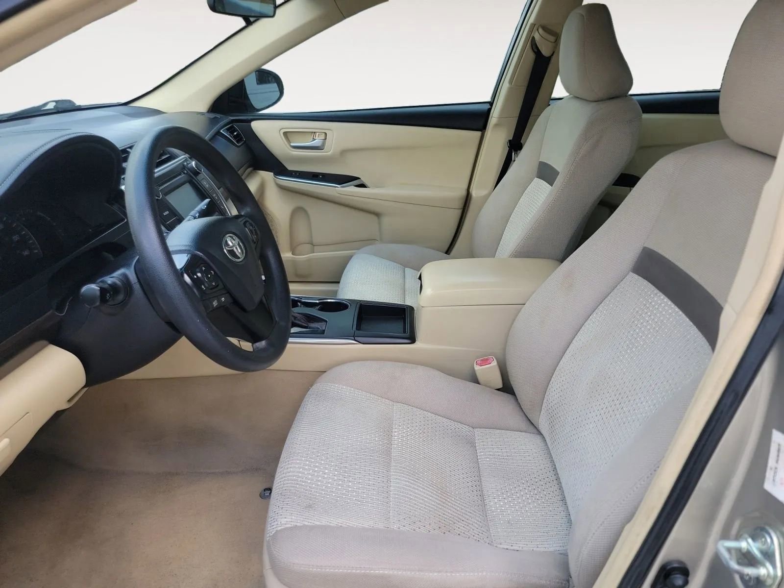 Used 2015 Toyota Camry LE image 8