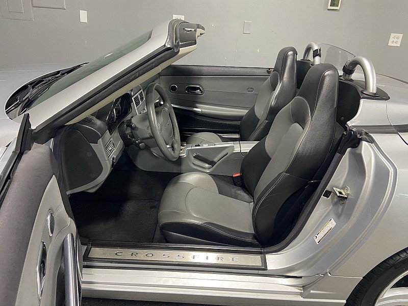 Used 2007 Chrysler Crossfire Limited image 18