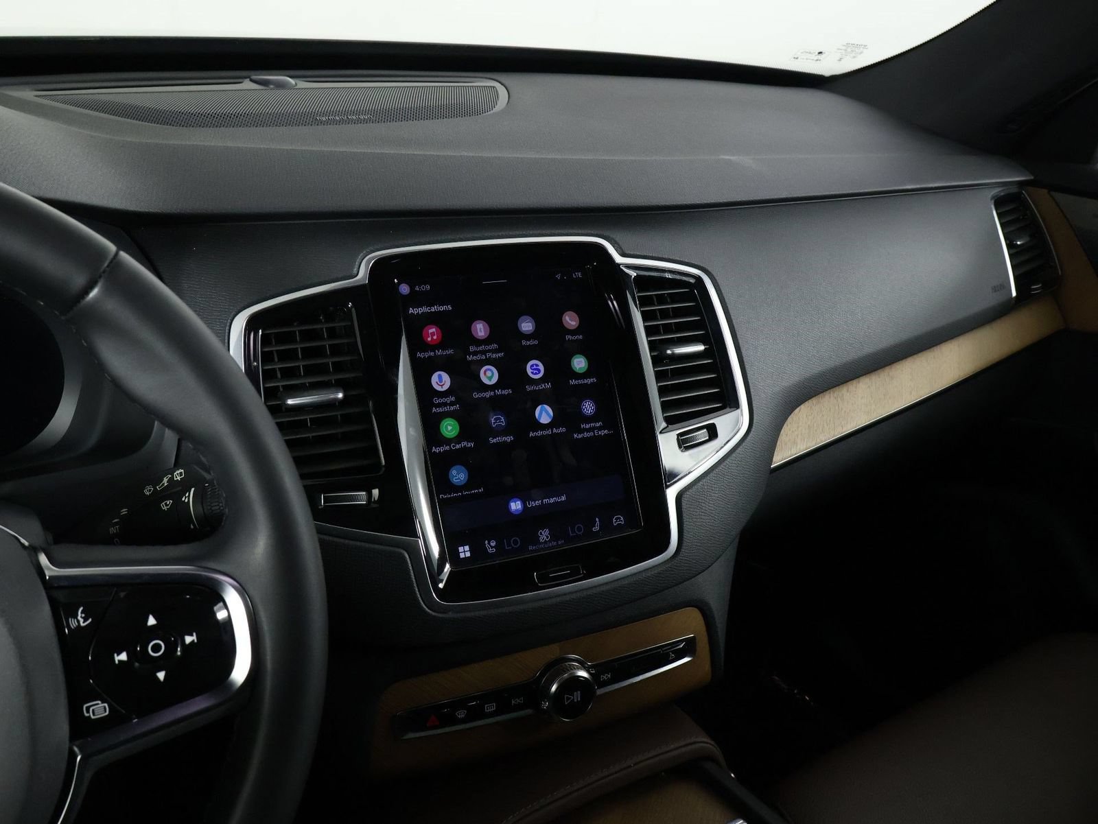 Certified 2024 Volvo XC90 T8 Plus w/ Protection Package Premier AWD/4WD image 9
