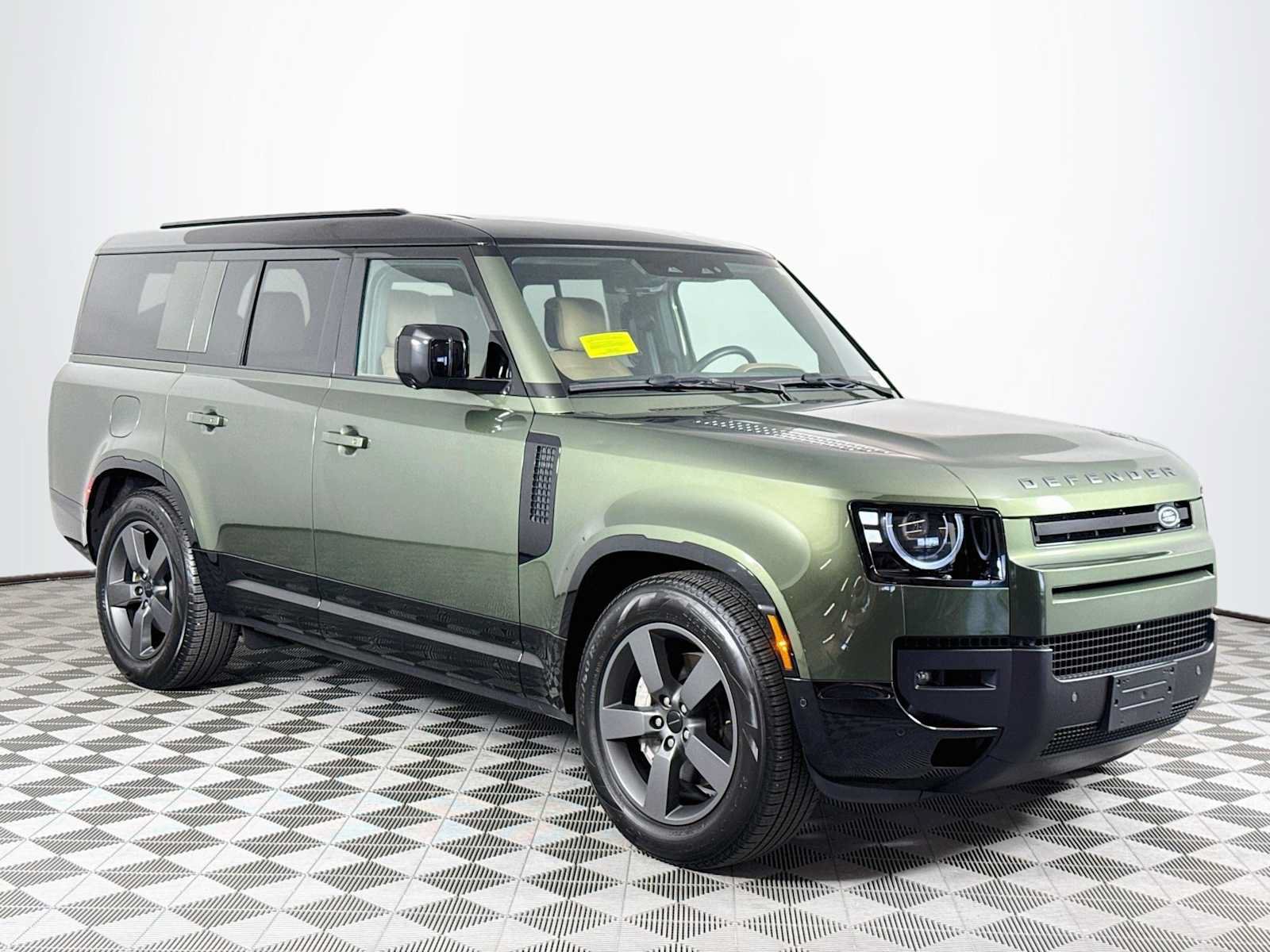 Used 2026 Land Rover Defender 130 X-Dynamic SE AWD/4WD image 3