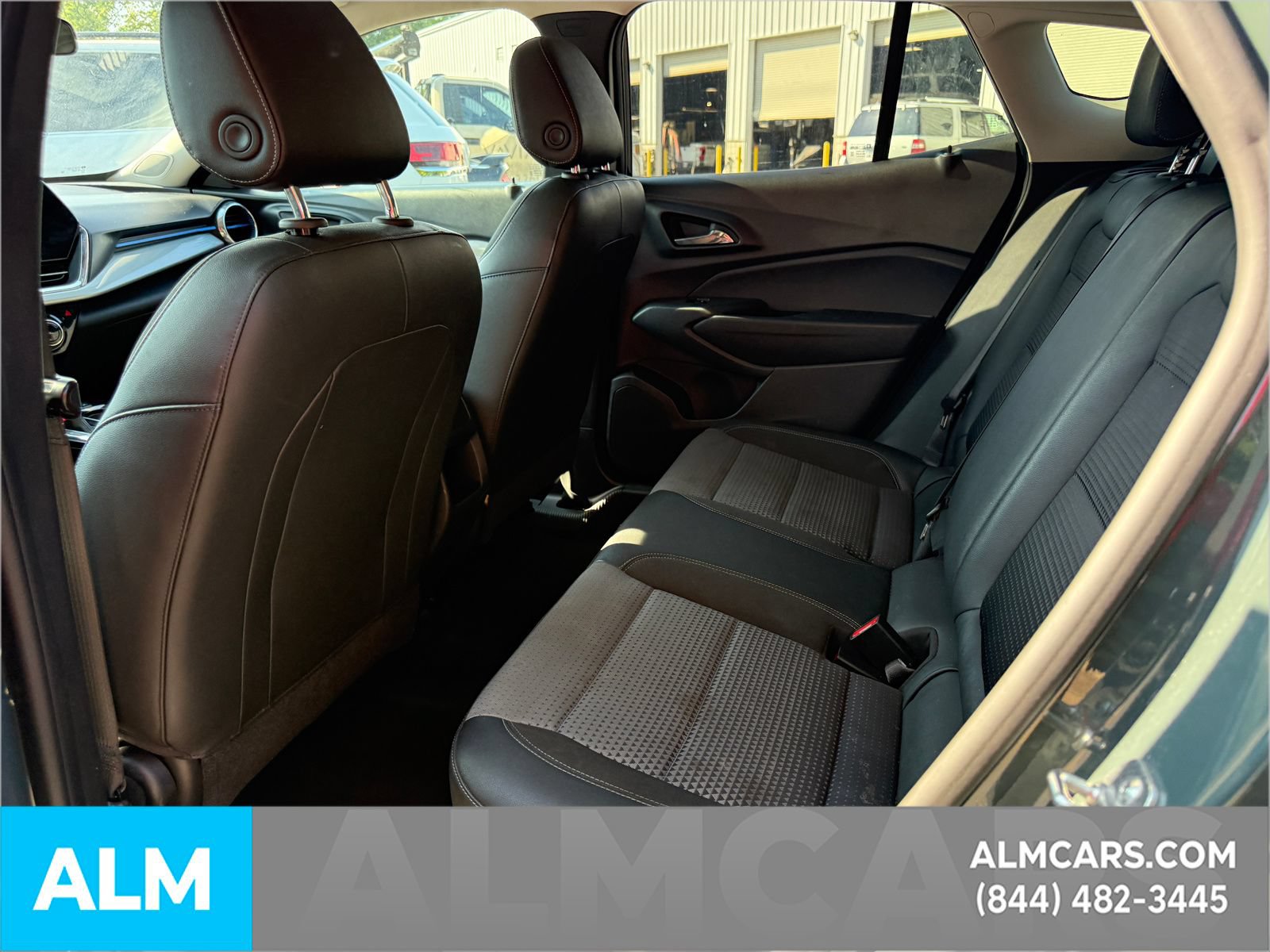 Used 2025 Chevrolet Trax LT FWD image 15