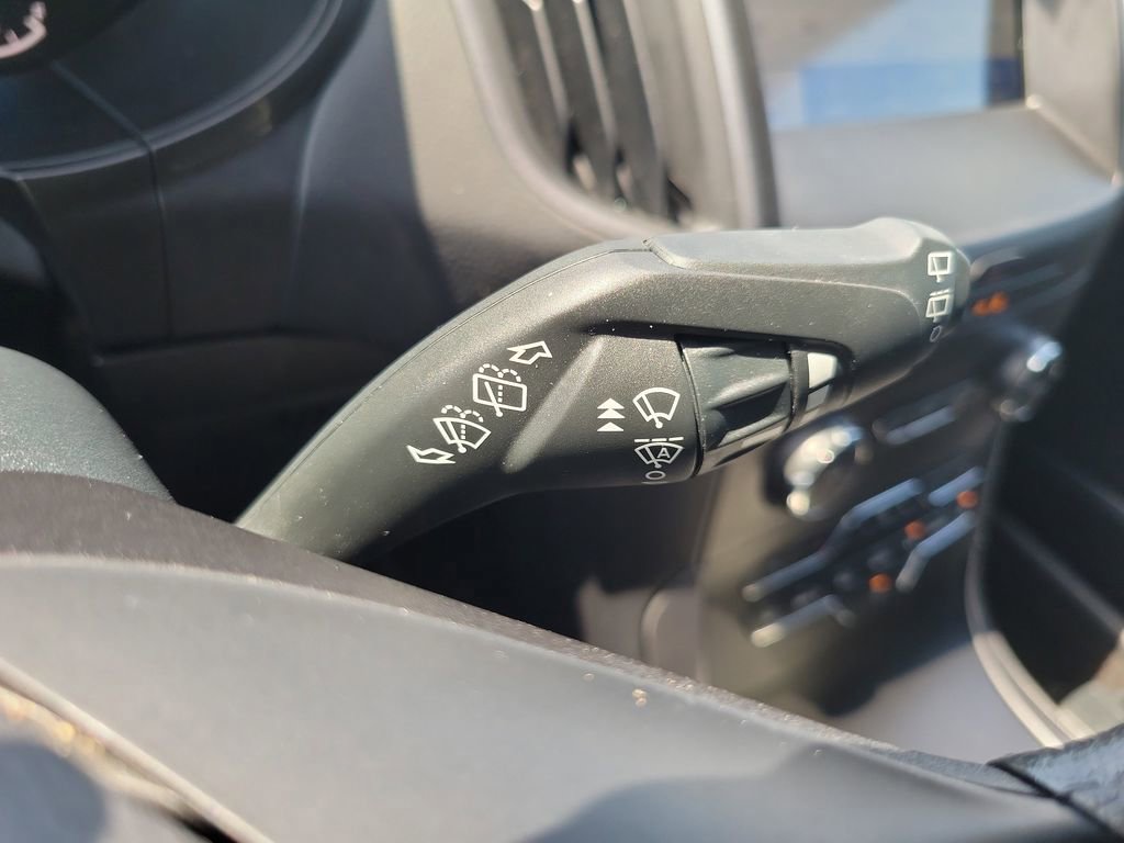 Used 2020 Ford Edge SE image 17