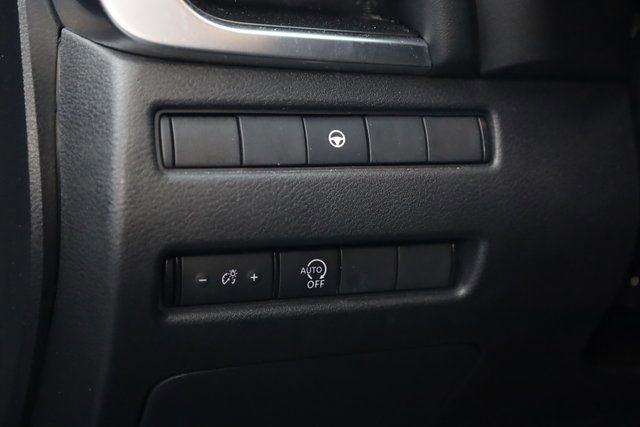 Used 2023 Nissan Rogue SV image 12