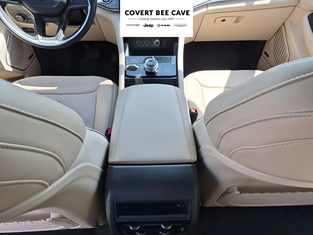 Used 2024 Jeep Grand Cherokee Limited w/ Luxury Tech Group II image 23