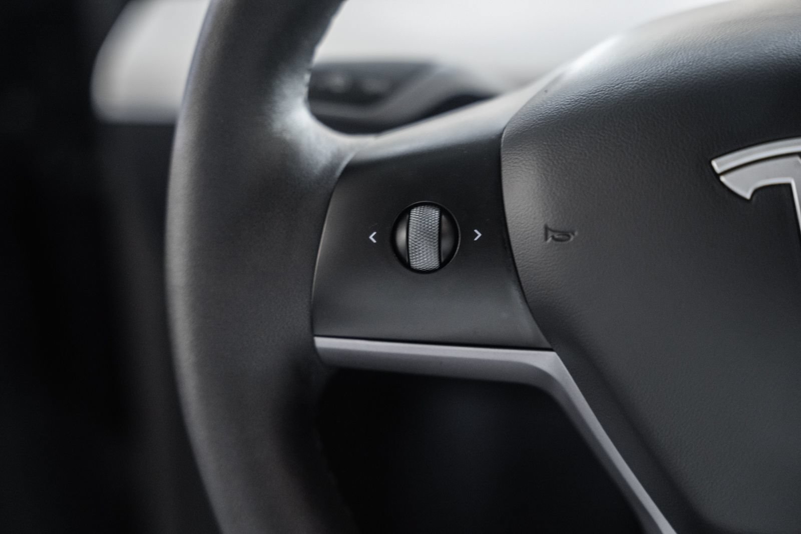 Used 2024 Tesla Model Y Performance AWD/4WD image 30