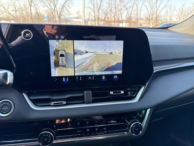 Used 2025 Chevrolet Equinox LT w/ Safety and Technology Package image 34