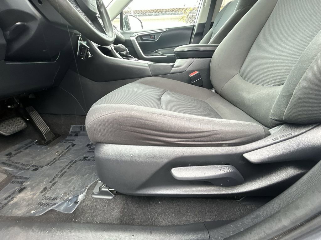 Used 2020 Toyota RAV4 LE image 12