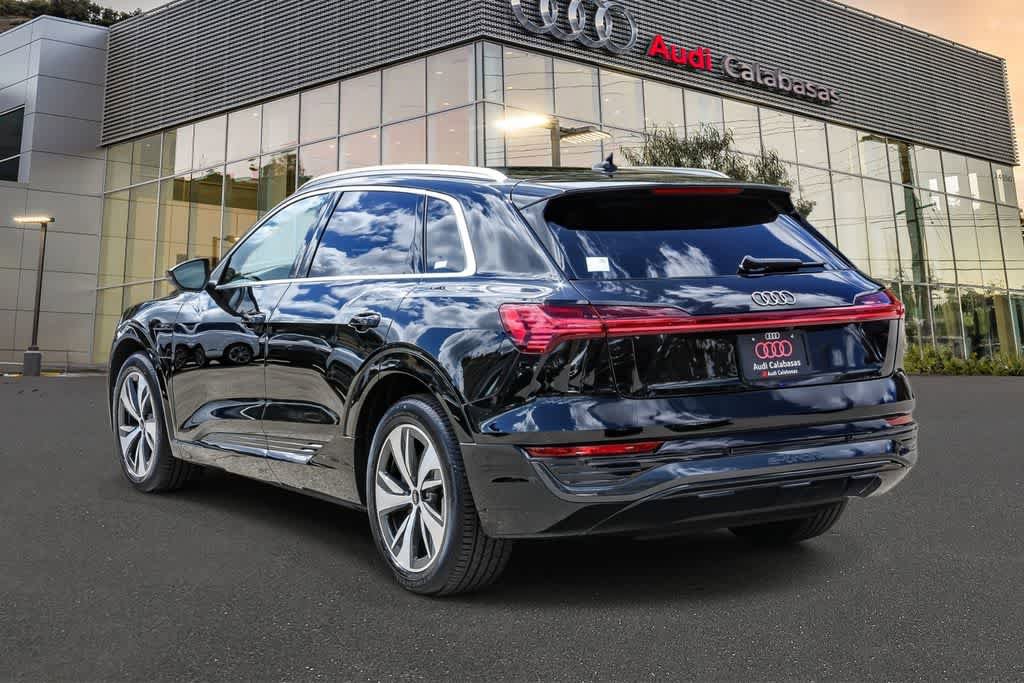 Used 2024 Audi Q8 e-tron Premium Plus AWD/4WD image 2