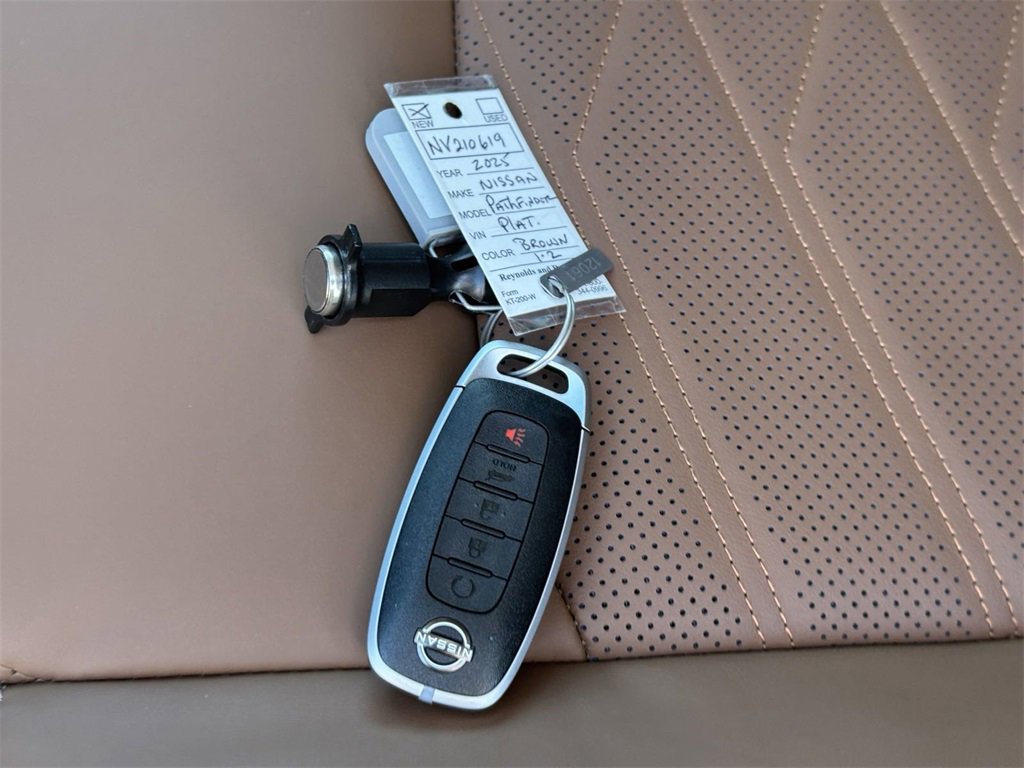 New 2025 Nissan Pathfinder Platinum w/ Black Appearance Package image 40