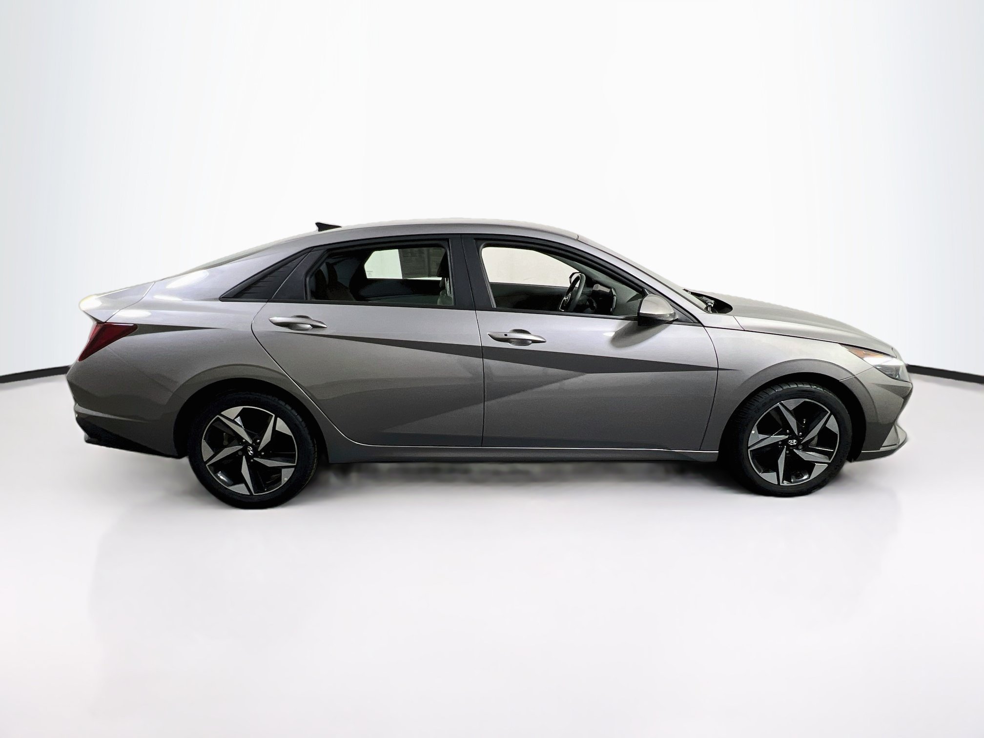Used 2023 Hyundai Elantra SEL w/ Convenience Package FWD image 4
