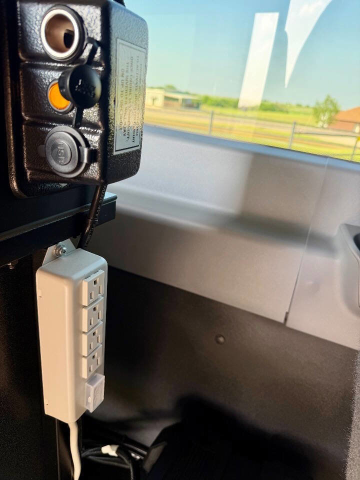 Used 2017 Ford Transit 150 XLT RWD image 15