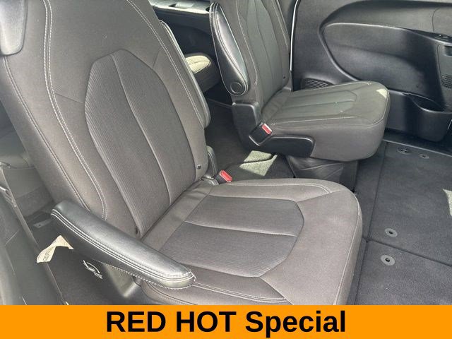 Used 2023 Chrysler Pacifica Touring FWD image 33