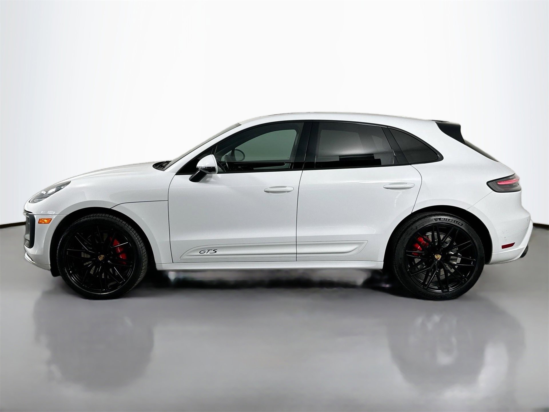 Certified 2022 Porsche Macan GTS image 2