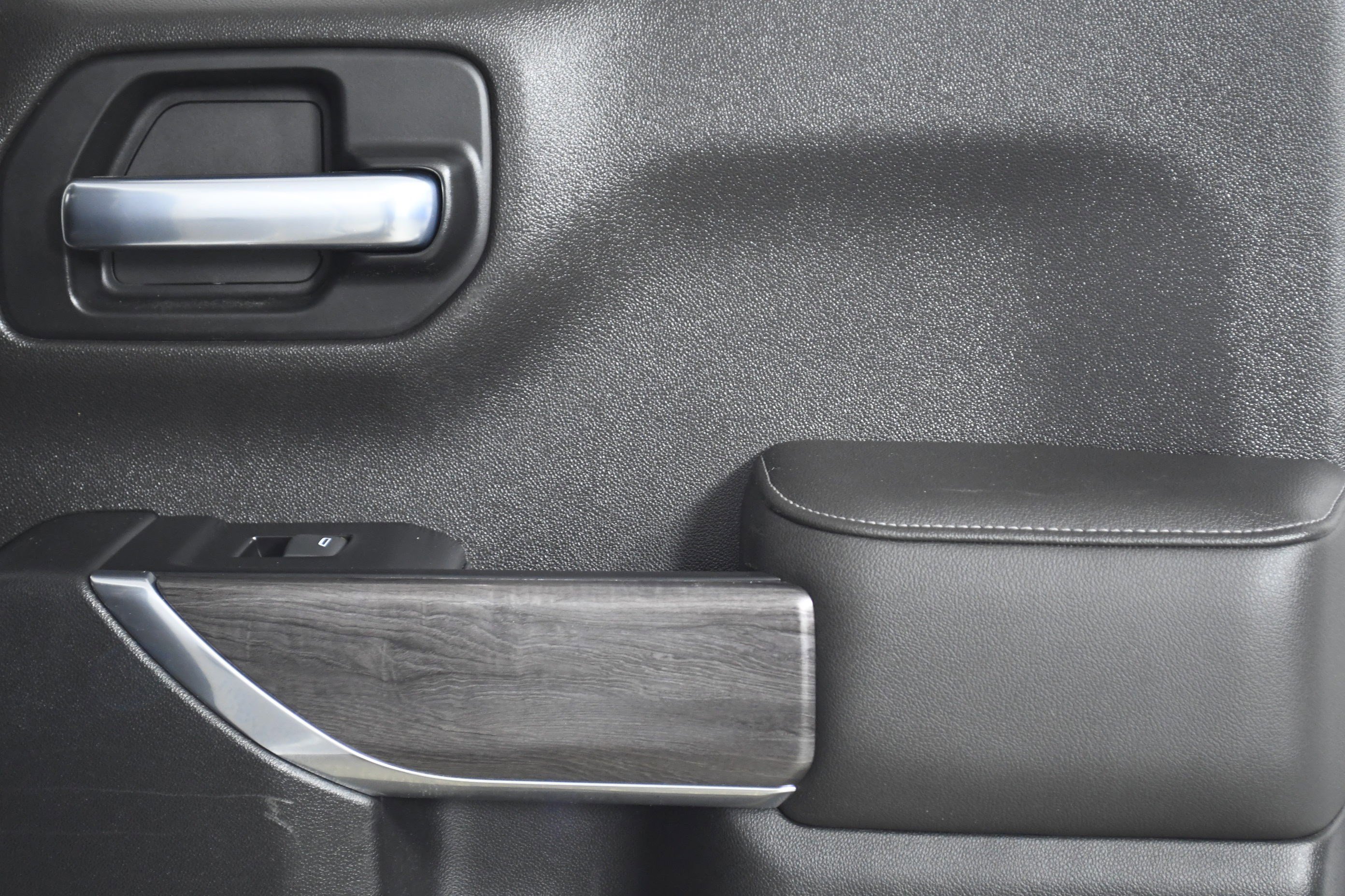 Used 2019 Chevrolet Silverado 1500 LTZ w/ LTZ Plus Package image 24