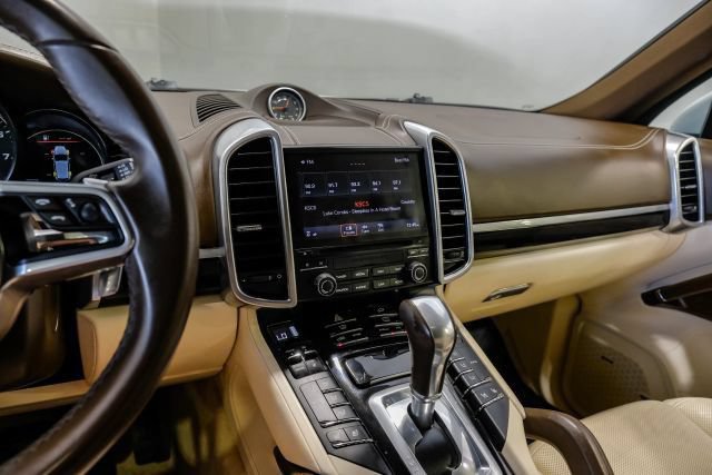 Used 2017 Porsche Cayenne AWD/4WD image 38