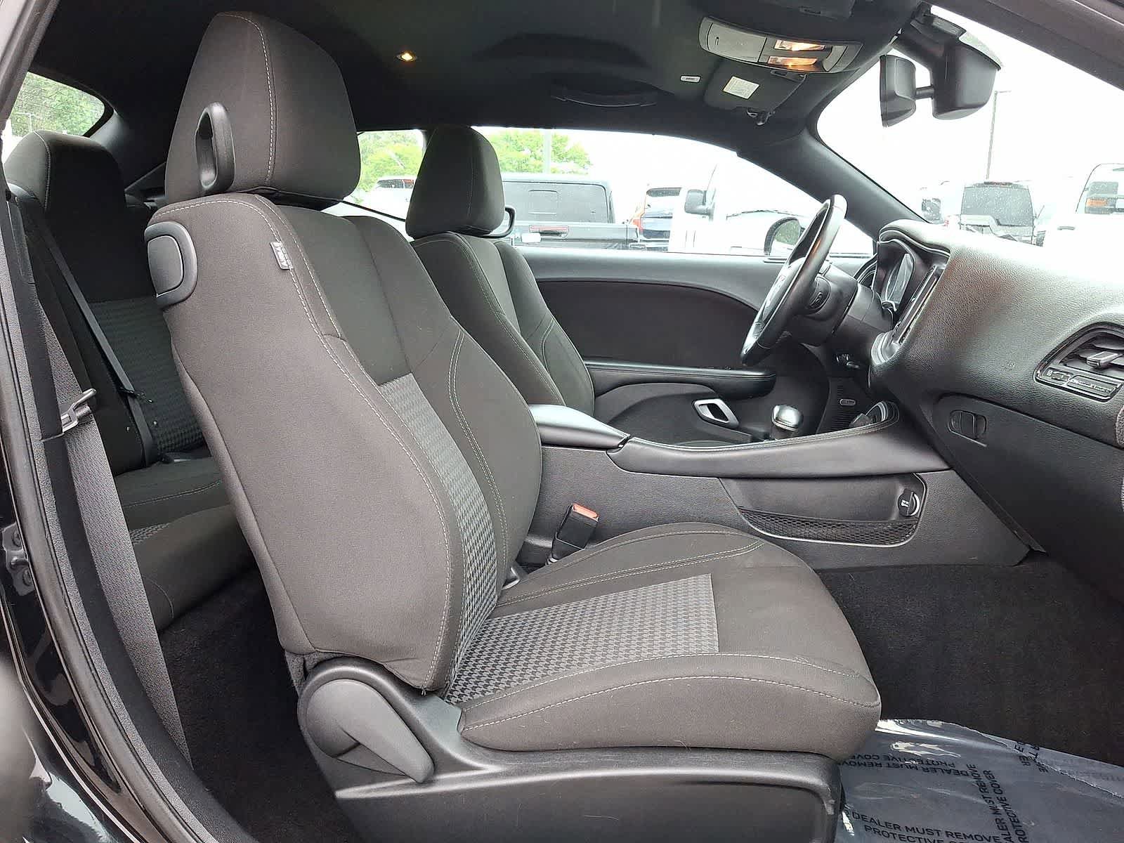 Used 2020 Dodge Challenger SXT RWD image 34