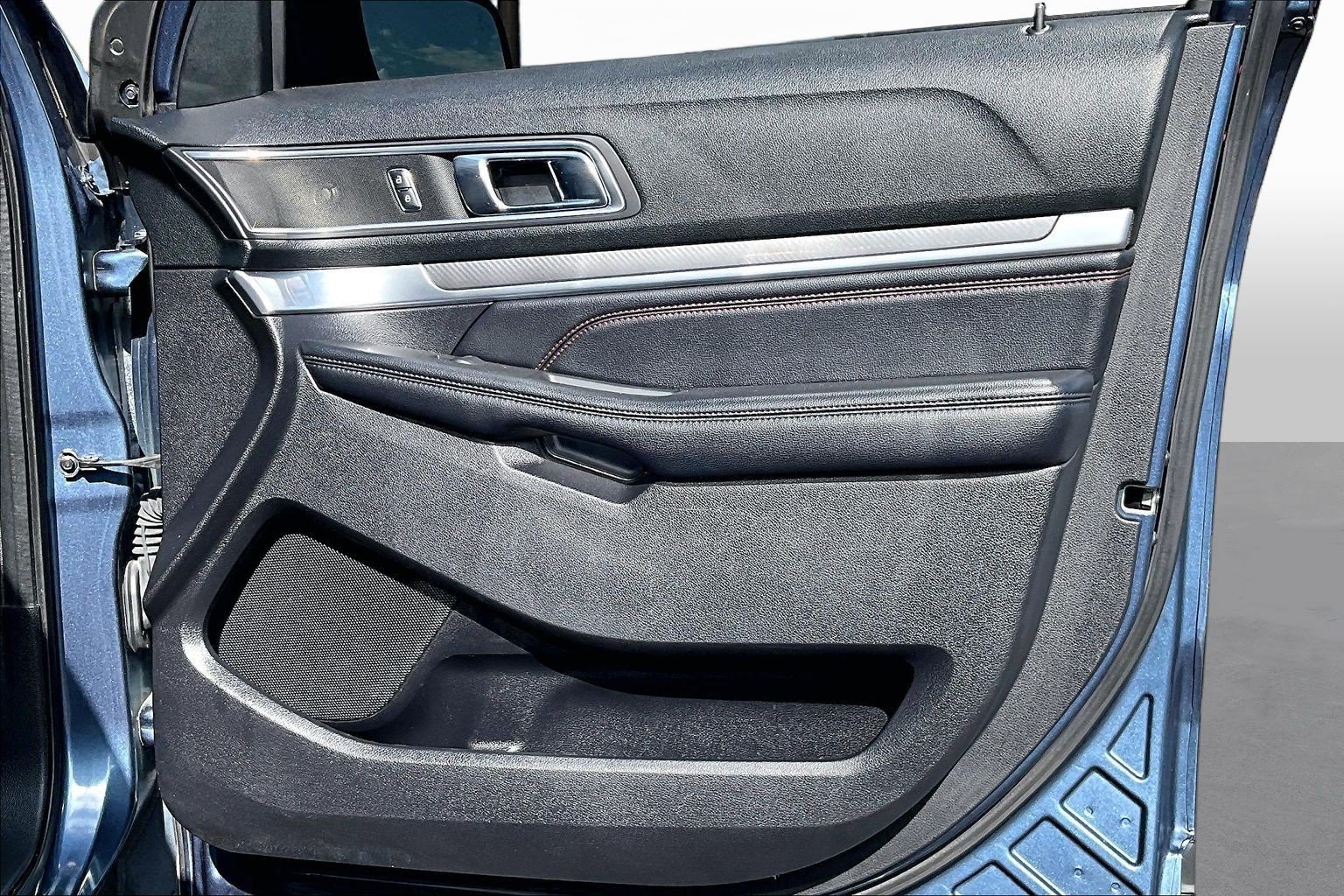 Used 2019 Ford Explorer Sport w/ Equipment Group 401A AWD/4WD image 18