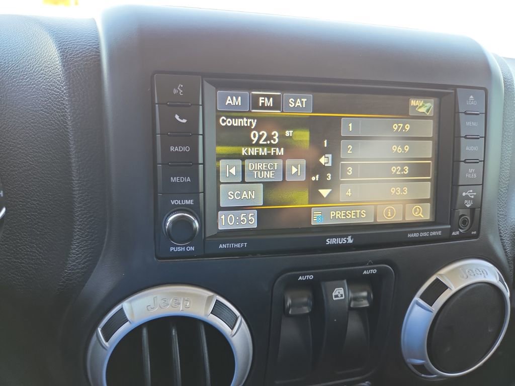 Used 2015 Jeep Wrangler Rubicon w/ Power Convenience Group image 18