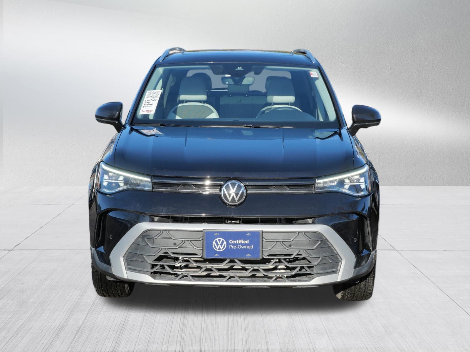 Certified 2025 Volkswagen Taos SE image 2