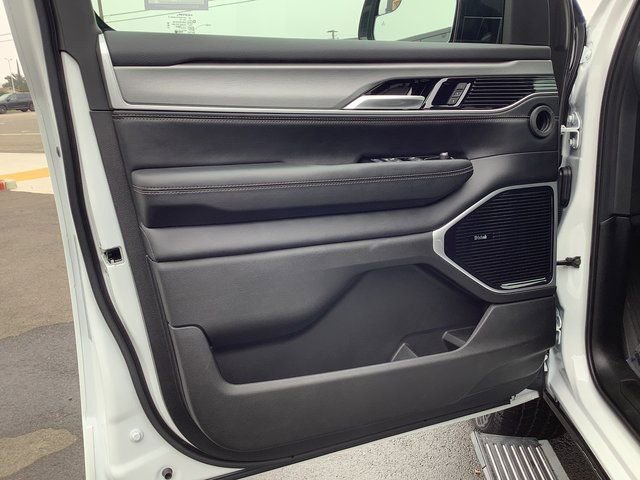 New 2026 Jeep Grand Wagoneer Limited w/ Premium Group II AWD/4WD image 9