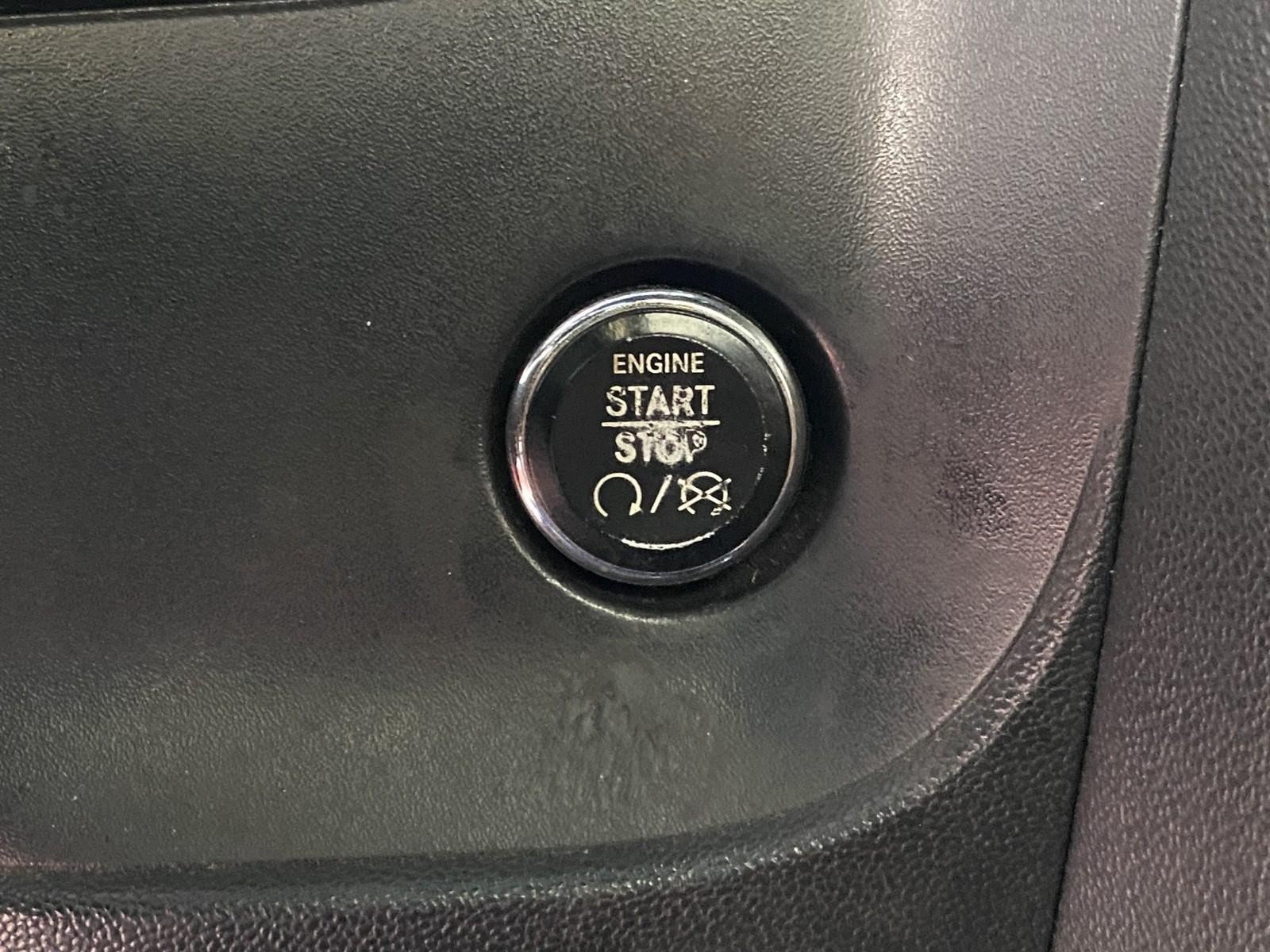 Used 2013 Dodge Challenger SXT RWD image 18
