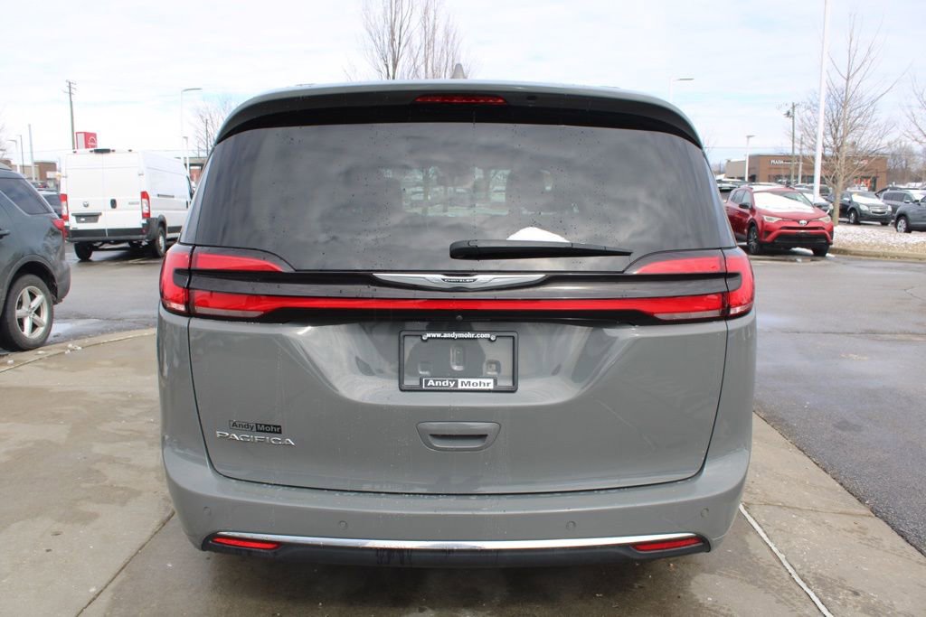 Used 2022 Chrysler Pacifica Touring-L image 8