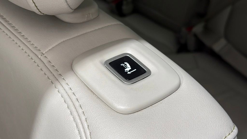 Used 2024 Jeep Wagoneer L Series II w/ Flexible Seating Group AWD/4WD image 21