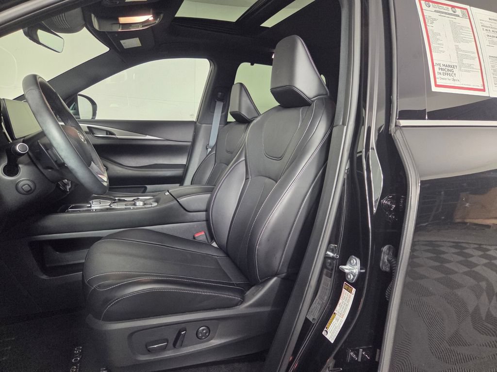 Used 2025 INFINITI QX60 Luxe w/ Black Edition FWD image 9
