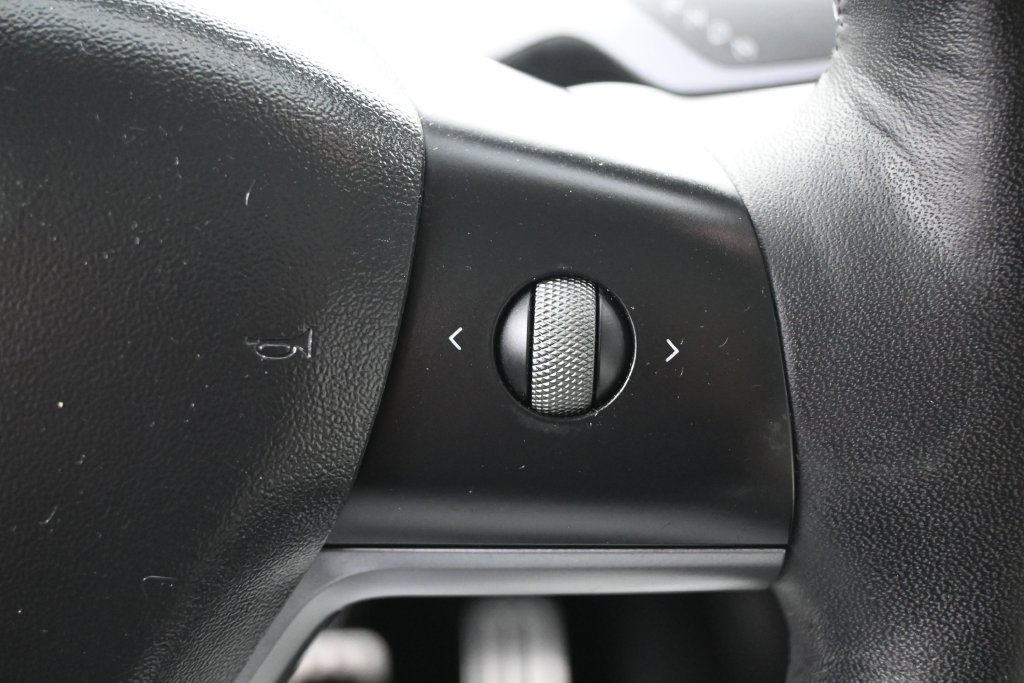 Used 2022 Tesla Model Y Performance AWD/4WD image 18